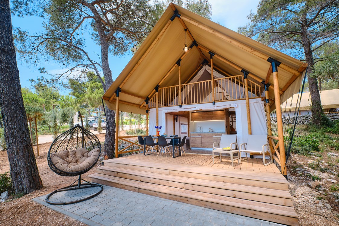 Glampingunterkunft: Terrasse - Glamping Zelt Typ Family Premium auf Camping Čikat