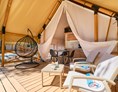 Glampingunterkunft: Überdachte Terrasse - Glamping Zelt Typ Premium auf Camping Čikat 