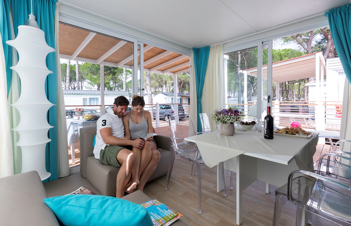 Glampingunterkunft: Wohnzimmer - Mobilheim Venice Platinum auf Camping Ca' Pasquali Village
