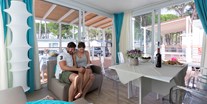 Luxuscamping - Wohnzimmer - Mobilheim Venice Platinum auf Camping Ca' Pasquali Village