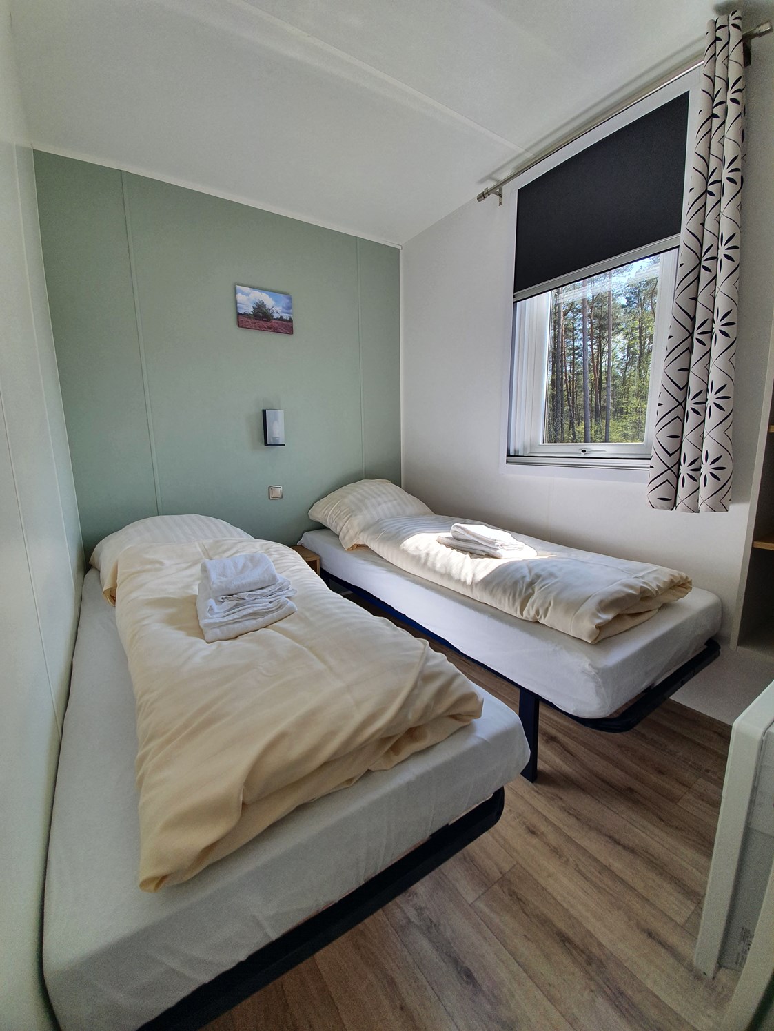 Glampingunterkunft: Schlafzimmer 2 - Heide-Lodge auf Campingplatz "Auf dem Simpel"