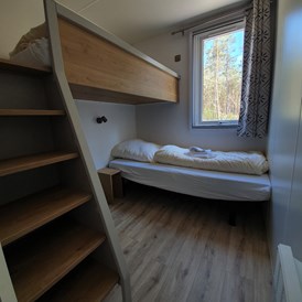 Glampingunterkunft: Schlafzimmer 3 - Heide-Lodge auf Campingplatz "Auf dem Simpel"