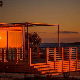 Glampingunterkunft: Sonnenuntergang - Freedhome Mobilheime auf Camping Slatina