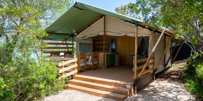 Luxuscamping - Toskana - Glamping Tent Country Loft auf Camping Lacona Pineta - Camping Lacona Pineta Insel Elba Italien Toskana Glamping Tent Country Loft auf Camping Lacona Pineta Insel Elba Toskana