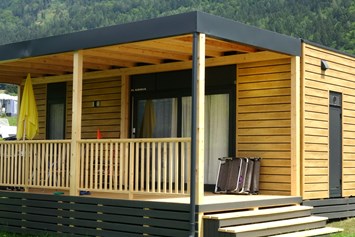 Glampingunterkunft: Voll überdachte  Terrasse - Premium Mobilheime mit Terrassen am Terrassen Camping Ossiacher See