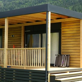 Glampingunterkunft: Voll überdachte  Terrasse - Premium Mobilheime mit Terrassen am Terrassen Camping Ossiacher See