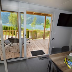 Glampingunterkunft: Ihr Blick zum See - Premium Mobilheime mit Terrassen am Terrassen Camping Ossiacher See
