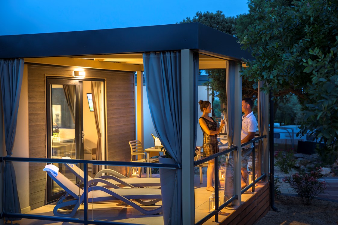 Glampingunterkunft: Ideal für romantische Abende - Krk Premium Camping Resort - Mobilheim Bella Vista Premium Romantic 