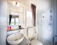 Glampingunterkunft: 2 Badezimmer mit Dusche - Krk Premium Camping Resort - Mobilheim Bella Vista Premium 