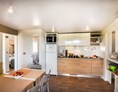 Glampingunterkunft: geräumige und gut ausgestattete Küche (Mikrowelle/Elektroherd) - Krk Premium Camping Resort - Bella Vista Premium Family 
