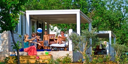 Luxuscamping - Mobilheim auf Camping Lanterna - Lanterna Premium Camping Resort - Mobilheim Istrian Village Premium 