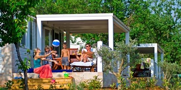 Luxuscamping - Terrasse - Novigrad - Mobilheim Istrian Village Premium auf Camping Resort Lanterna