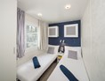 Glampingunterkunft: 2 Kinderzimmer mit 2 Einzelbetten
 - Lanterna Premium Camping Resort - Mobilheime Marine Premium Family 