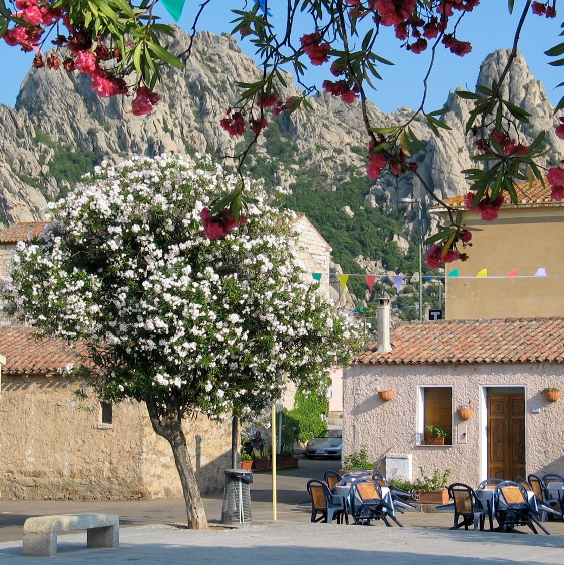 Glamping: das charmante Dorf San Pantaleo, 4km entfernt - Königszelt in Sardinien