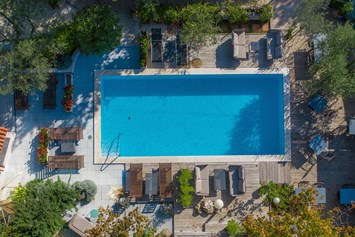 Glamping: Pool and relax area - B&B Suite Mobileheime für 2 Personen mit eigenem Garten