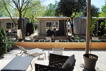 Glamping: Bed and breakfast mobile home with terrace and garden - B&B Suite Mobileheime für 2 Personen mit eigenem Garten