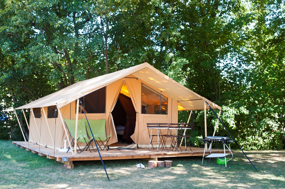 Glamping: Zelt Toile & Bois Classic IV - Aussenansicht - Camping Huttopia Noirmoutier