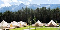 Luxuscamping - Herrliche Lage am Waldrand mit Panoramablick auf die Bergwelt - Camping Gerhardhof