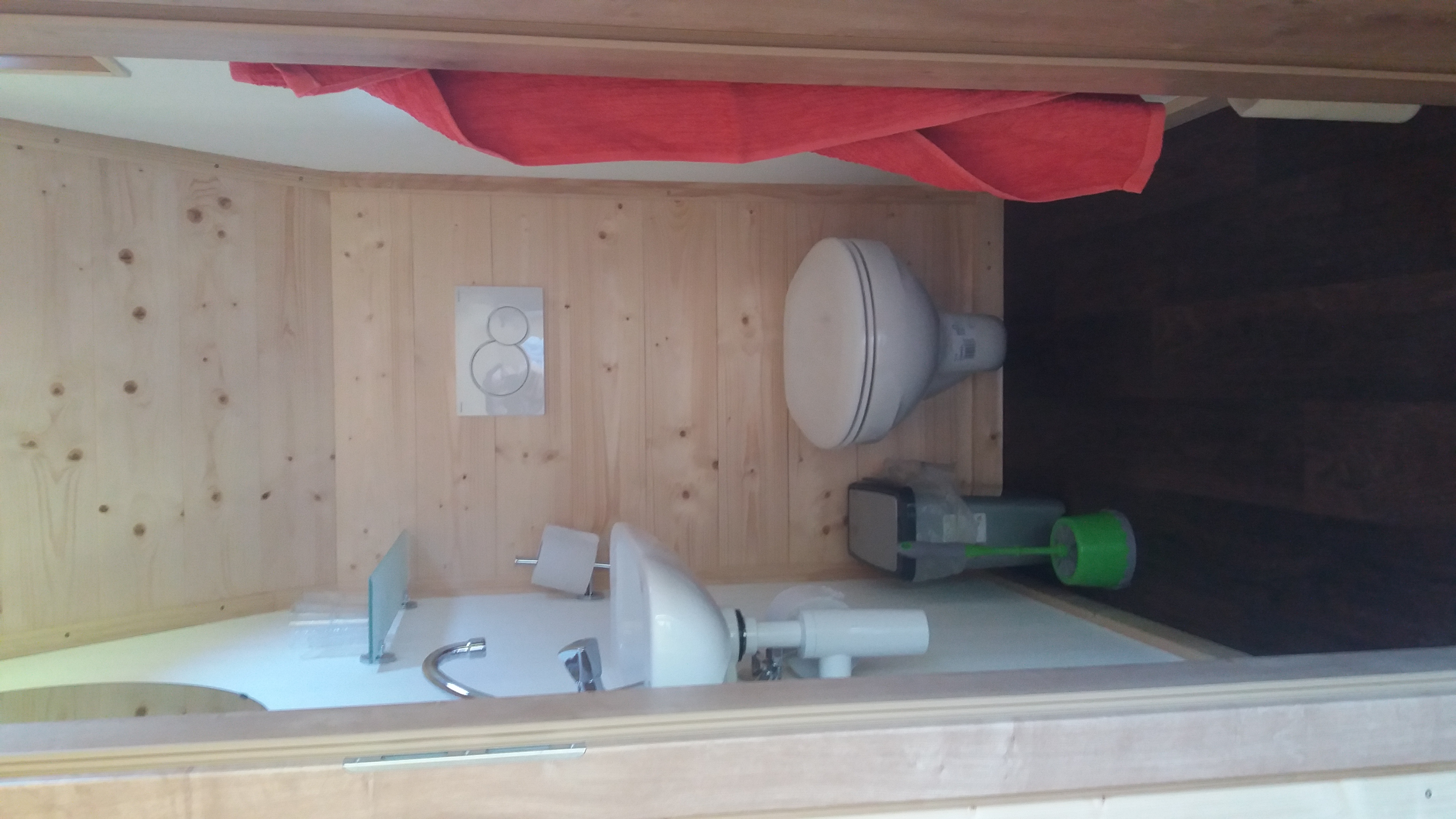 Glamping: Und natürlich darf ein WC nicht fehlen! 
Auch hier zum Waschen nur mit Kaltwasser. - Vollmershof