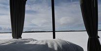 Luxuscamping -  Am EinMorgen ein wunderschöner Ausblick auf den gefrorenen See. - Laponia Sky Hut
