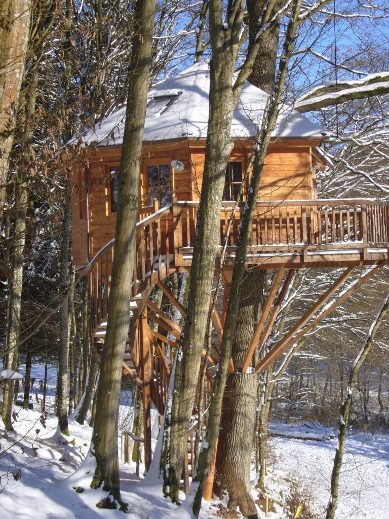 Luxury camping - Lagerfeuerplatz - Bavaria - Auch im Winter kuschelig: alle Baumhäuser sind beheizbar - Baumhaushotel Seemühle