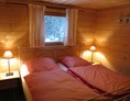 Glamping: Landhaus - Schlafzimmer mit Doppelbett - Camping Langenwald