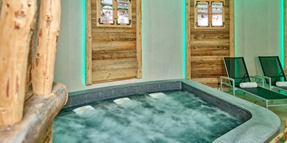 Luxuscamping - Umgebungsschwerpunkt: am Land - Thermal-Whirlpool in unserer Thermal-Vital-Oase. - Kur- und Feriencamping Holmernhof Dreiquellenbad