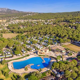 Glamping: Castell Montgri - Vacanceselect