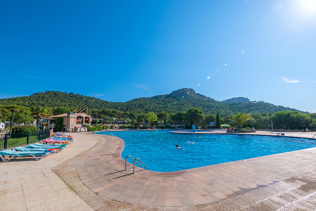 Glamping: Castell Montgri - Vacanceselect