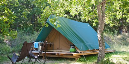 Luxuscamping - Rhône-Alpes - Zelt Bonaventure Aussenansicht  - Camping Huttopia Dieulefit Zelt Bonaventure auf Camping Huttopia Dieulefit