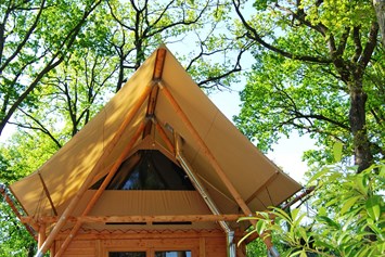 Glampingunterkunft: Cahutte mit Gartenmoebeln - Cahutte für naturnahe Ferien auf Camping Huttopia Dieulefit