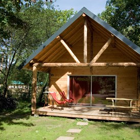 Glampingunterkunft: Huette Huttopia - Aussen - Hütte Huttopia mit Holzofen auf Camping Huttopia Dieulefit