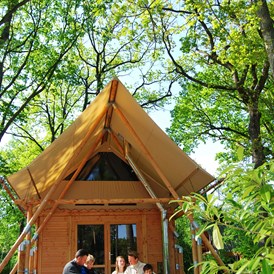 Glampingunterkunft: Cahutte mit Gartenmoebeln - Cahutte für naturnahe Ferien auf Camping Huttopia Rambouillet