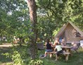 Glampingunterkunft: Zeltbungalow - Aussen - Zeltbungalow Huttopia auf Camping Huttopia Versailles