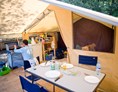 Glampingunterkunft: Zelt Toile & Bois Classic IV - Innen  - Zelt Toile & Bois Classic für 4 Pers. auf Camping Huttopia Divonne
