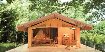 Luxuscamping - Region Jura - Zelt Toile & Bois Sweet - Aussenansicht  - Zelt Toile & Bois Sweet für 5 Pers. auf Camping Huttopia Divonne