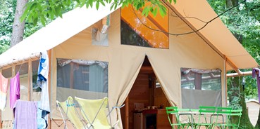 Luxuscamping - Haut-Savoie - Zelt Toile & Bois Zenith - Aussen  - Zelt Toile & Bois Zenith für 6 Pers. auf Camping Huttopia Divonne