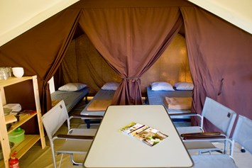 Glampingunterkunft: Zelt Toile & Bois Classic IV Schlafraeume - Zelt Toile & Bois Classic für 4 Pers. auf Camping Indigo Strasbourg