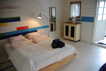 Glampingunterkunft: Das Cottage bietet Platz für 4 Erwachsene, mit einem Doppelbett und Ausziehsofa. - Cottage auf Camping Zürich