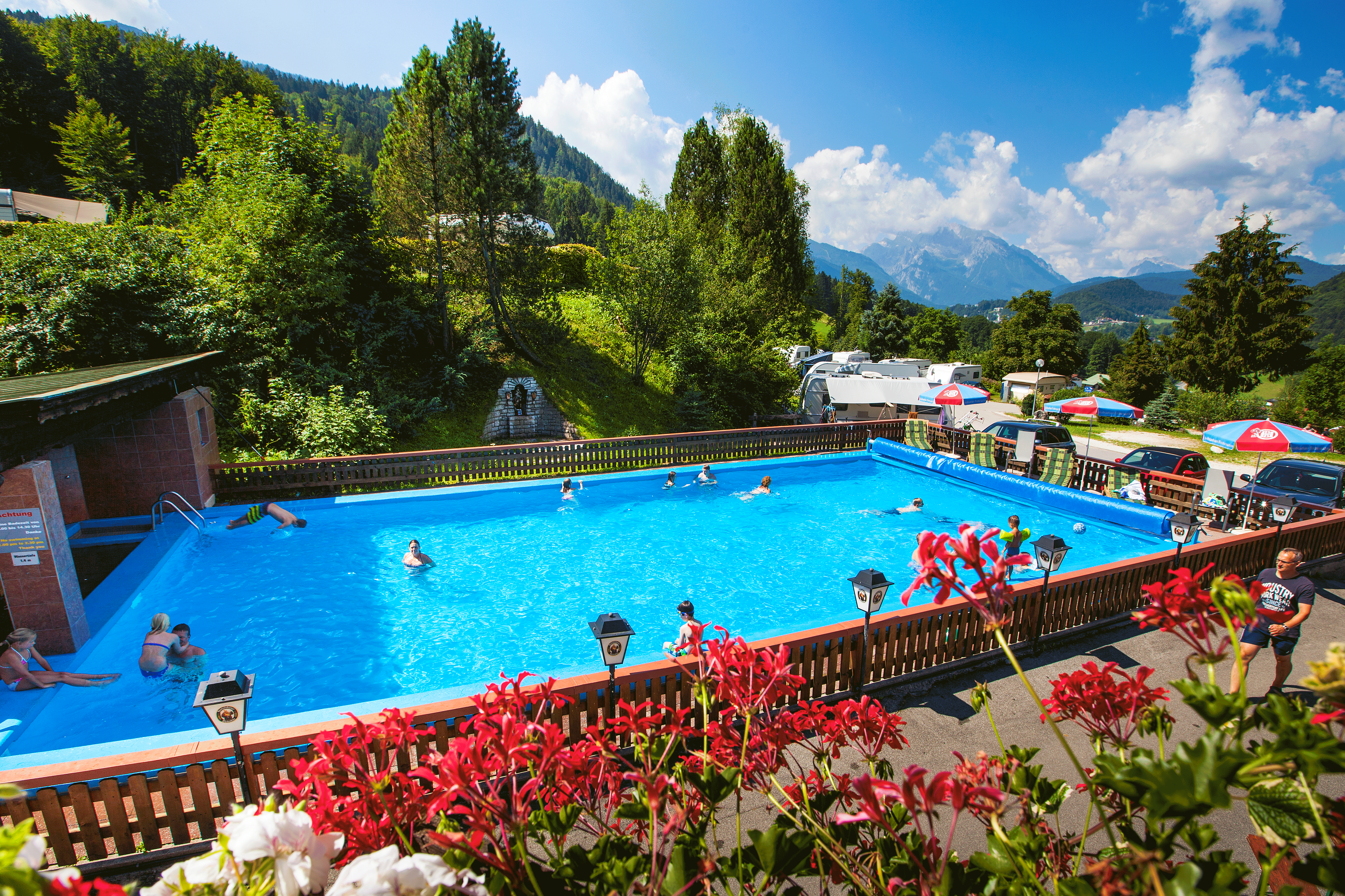 Glampingunterkunft: Beheizter Pool - Chalet auf Campingplatz Allweglehen