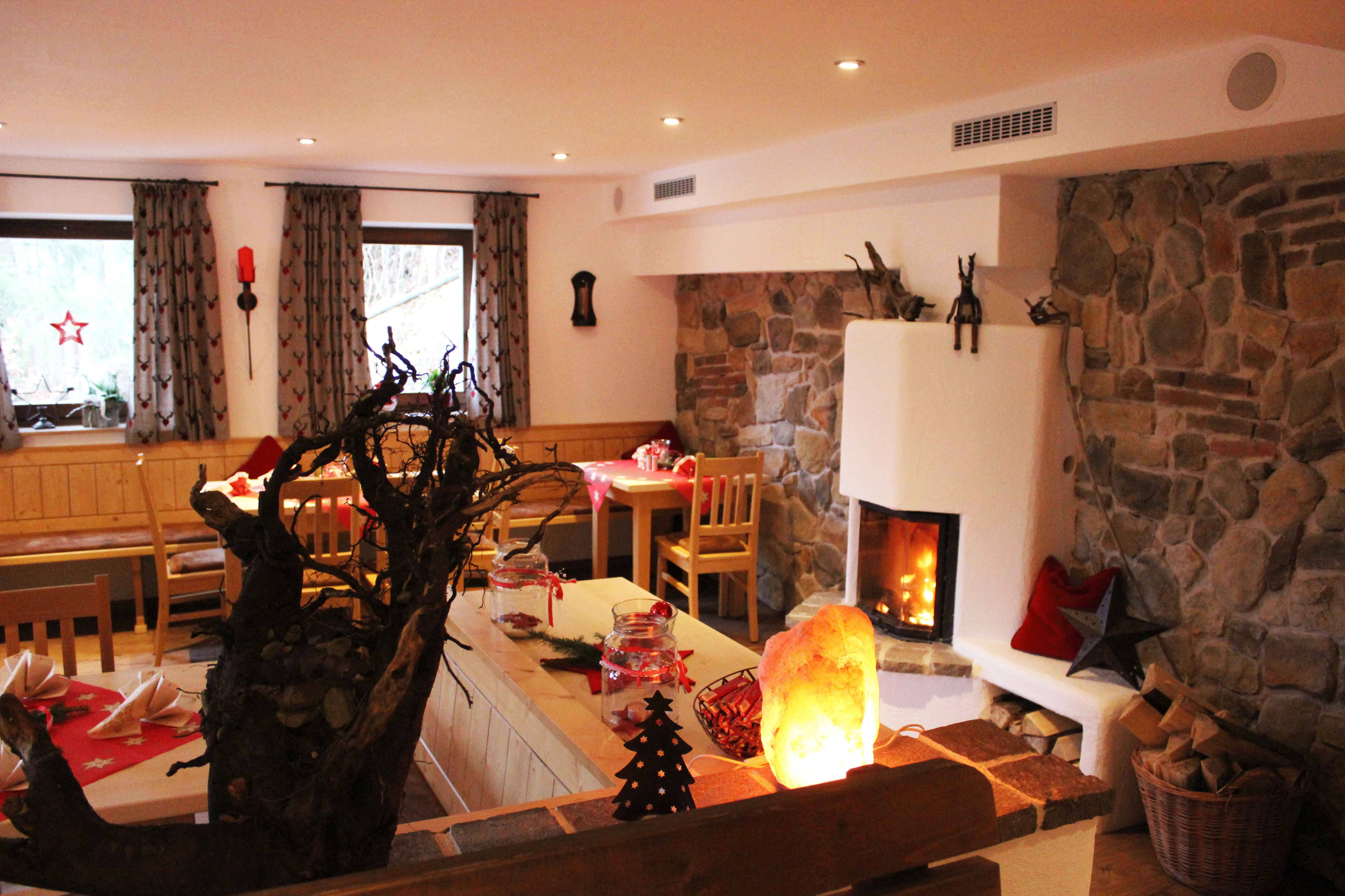 Glampingunterkunft: Restaurant mit Frühstücksbuffet - Chalet auf Campingplatz Allweglehen