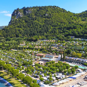 Glamping-Resorts: Luftbild des La Rocca Camping Villages - La Rocca Camping Village