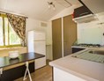 Glampingunterkunft: Dreizimmer Mobilheim Komfort - Küche und Essen - Dreizimmer Komfort Mobilheim (24 qm)
