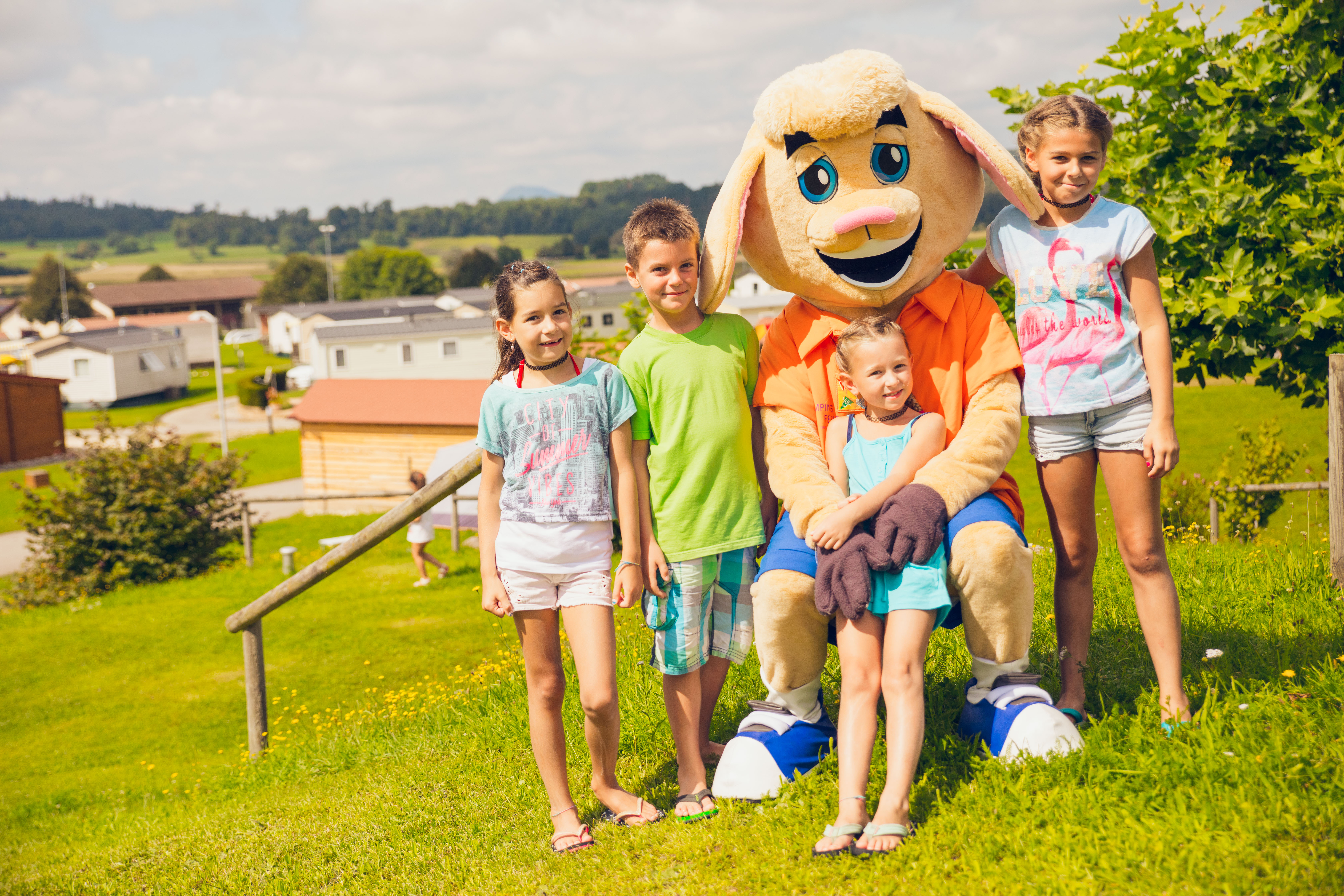 Glampingunterkunft: Kinderanimation mit unserem Maskottchen Orsi - Mobilheime im Camping & Ferienpark Orsingen