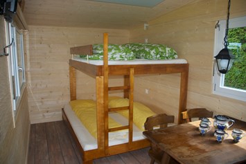 Glampingunterkunft: Bungalow "Räuberhütte" - Bungalow für 4 Personen auf Camping Hüttenberg