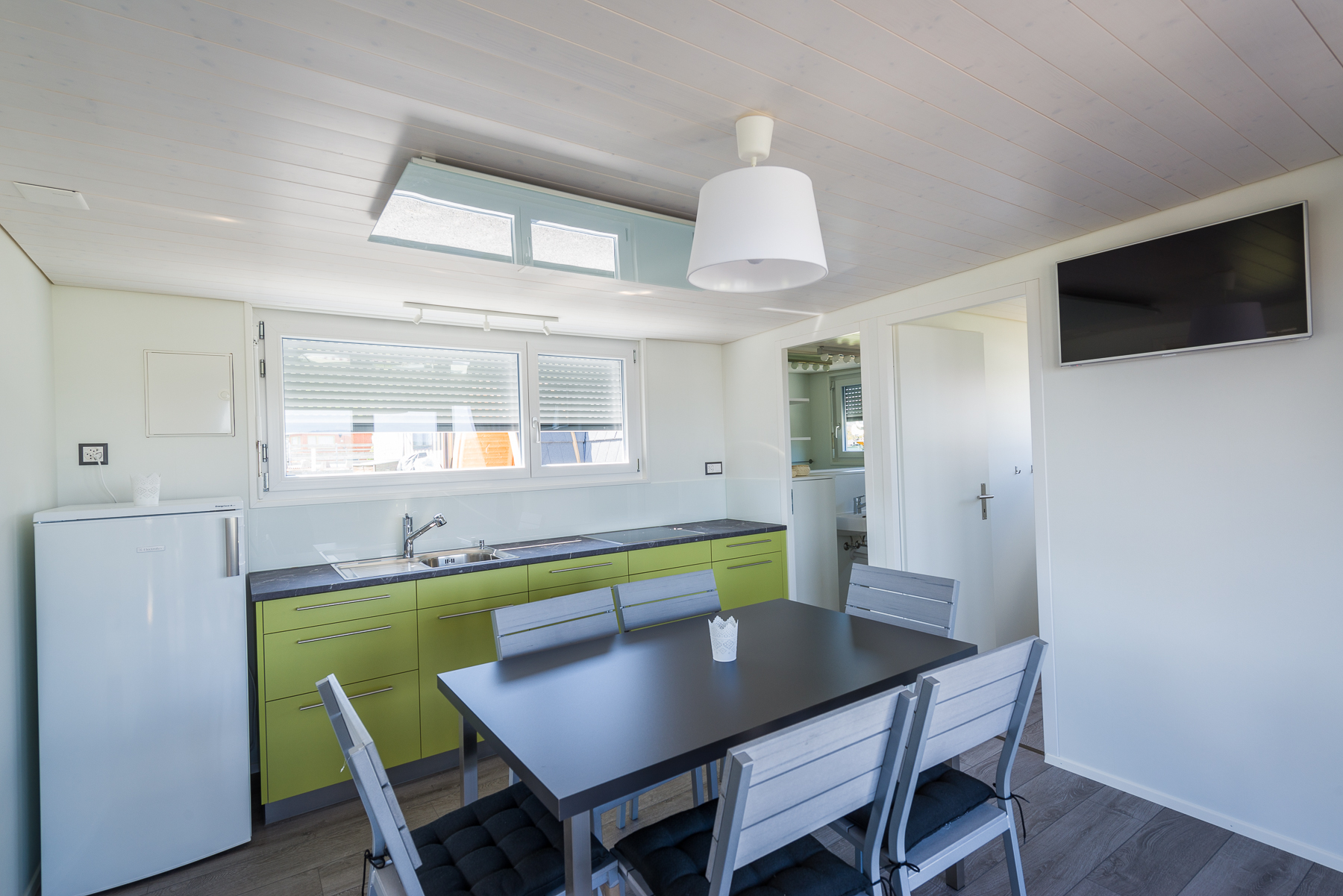 Luxuscamping - Schweiz - Bungalow für 6 Personen auf Camping Hüttenberg