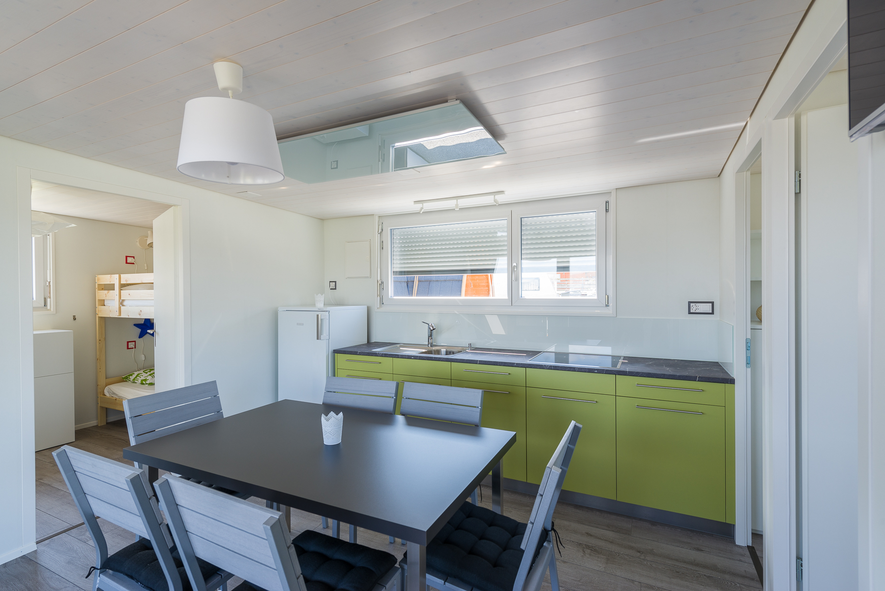 Luxuscamping - Schweiz - Bungalow für 6 Personen auf Camping Hüttenberg