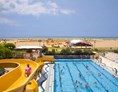 Glampingunterkunft: Pool mit großer Wasserrutsche - Villa Adria auf Villaggio Turistico Internazionale