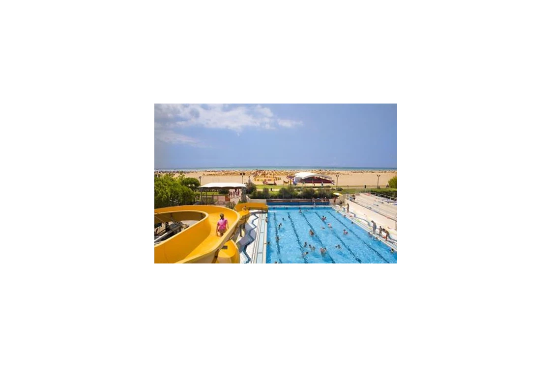 Glampingunterkunft: Pool mit Wasserrutsche - Maxi-Caravan am Villaggio Turistico Internazionale