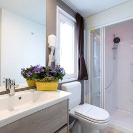 Glampingunterkunft: Badezimmer - Mobilheim Torcello Platinum auf Camping Vela Blu